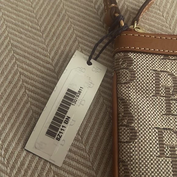 🥂𝐇𝐏!🥂DOONEY & BOURKE TAN AND CREAM WRISTLET NWT - Picture 4 of 10